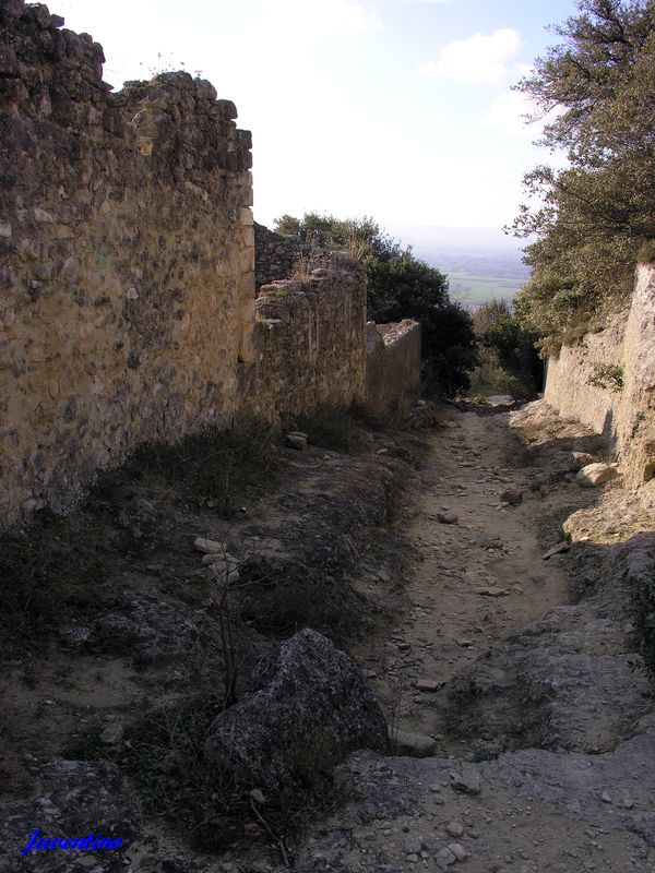 Barry, village troglodytique