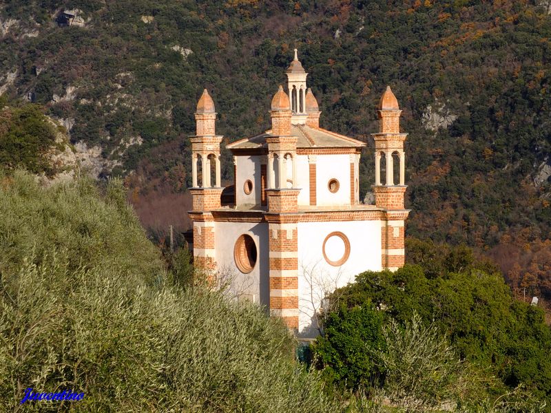 Chiesa dei Cinque Campanili à Finale Ligure