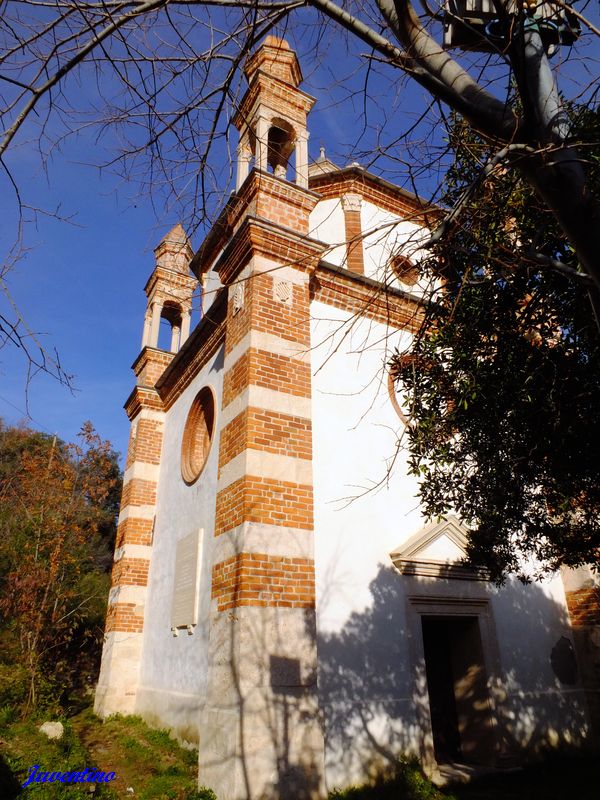 Chiesa dei Cinque Campanili à Finale Ligure