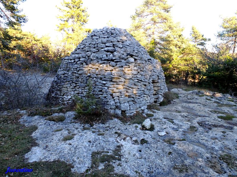 Grand aiguier de Gayéoux (St-Saturnin-lès-Apt)