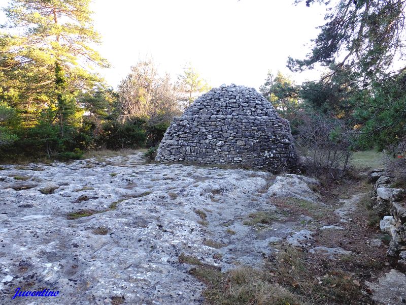 Grand aiguier de Gayéoux (St-Saturnin-lès-Apt)