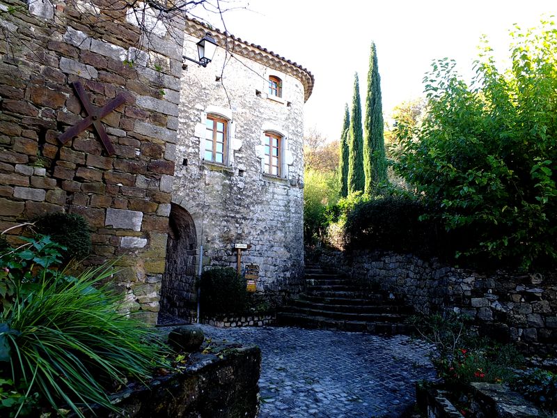 Naves (Ardèche)