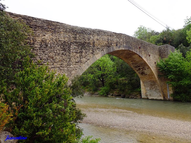 Pont St-Michel à Entrechaux