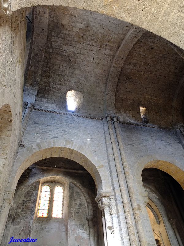 Abbatiale Saint-Pierre de Nant (Aveyron)