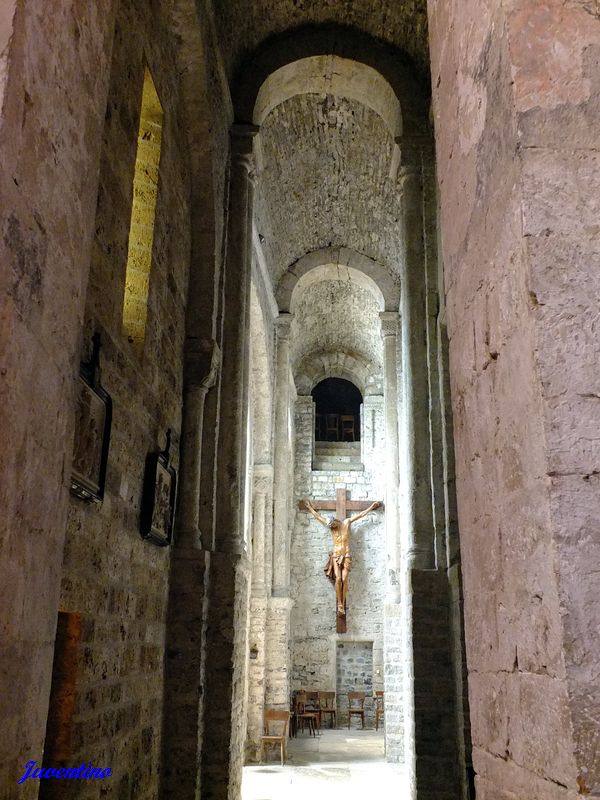 Abbatiale Saint-Pierre de Nant (Aveyron)